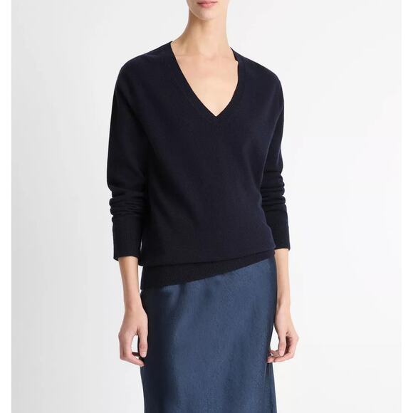 Vince 100% Cashmere Weekend V Neck Sweater in Jet Black Small S / P EUC - Picture 1 of 9